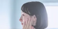 女性の横顔